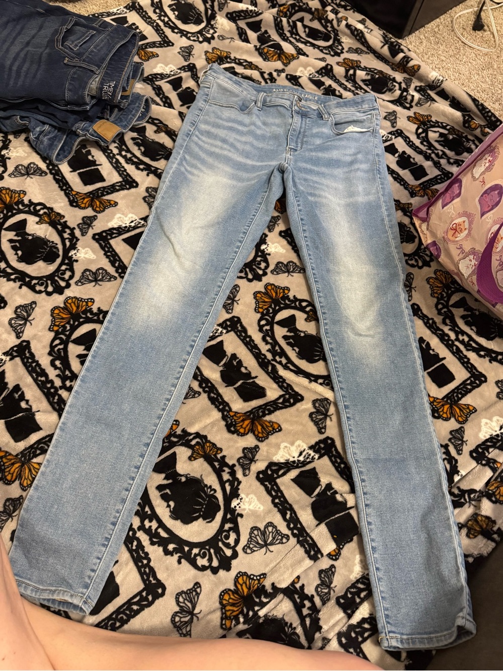 Light Wash Women's Skinny Jeans - American Eagle